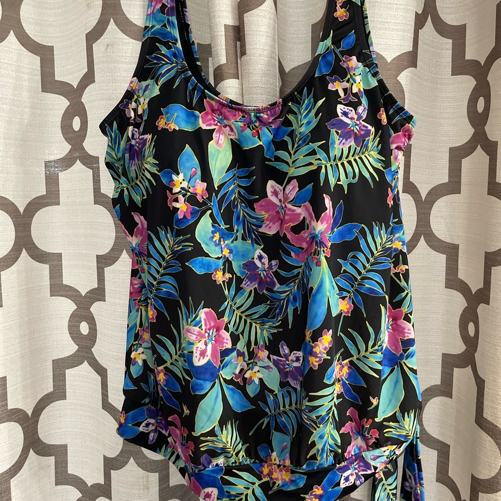 Floral Sleeveless Women's Swim Top - Black and Blue
